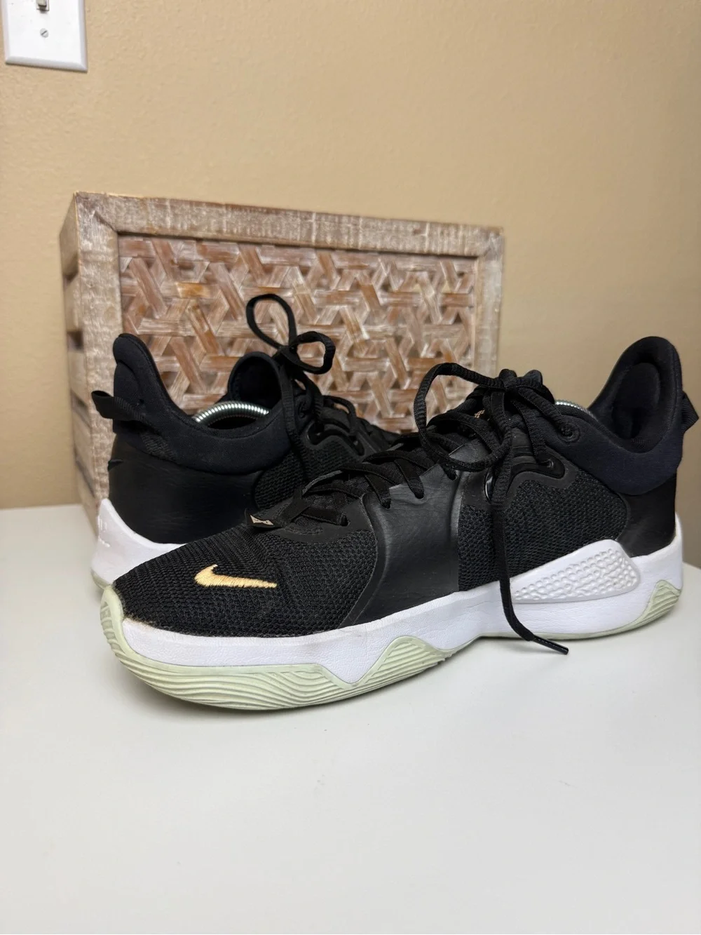 Nike PG 5 men’s Black Sneakers Size 9.5